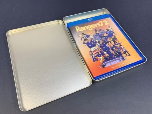 Printed DVD/Blu-ray tins containing DVDs/Blu-rays in cases with full coverage print discs